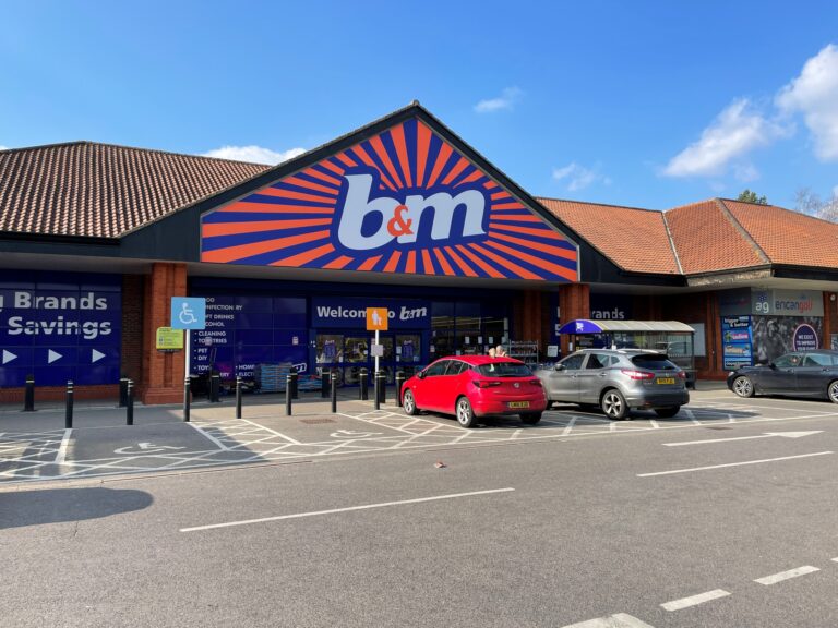 Retail floor that depends on shared pest prevention